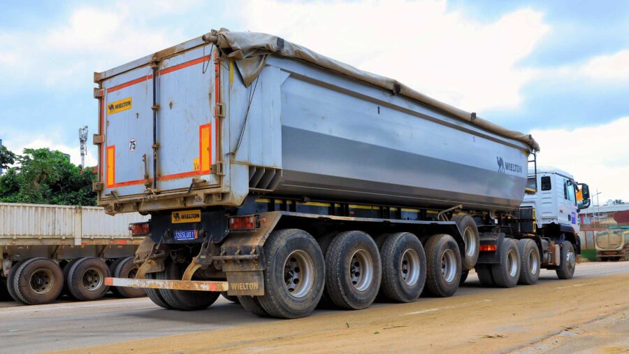 65 camions benne